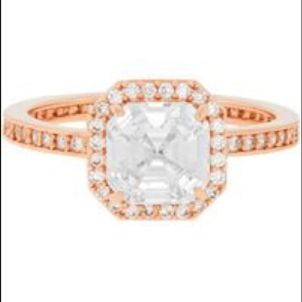 Henri Bendel fashion ring
